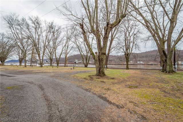 200 Moscow Road, New Cumberland, WV 26047