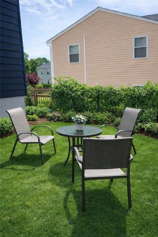 299 State Street 3, Bristol, RI 02809