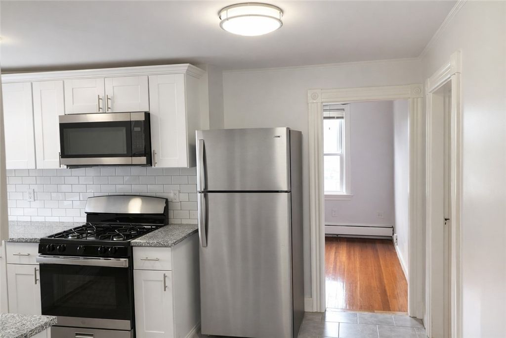 299 State Street 3, Bristol, RI 02809