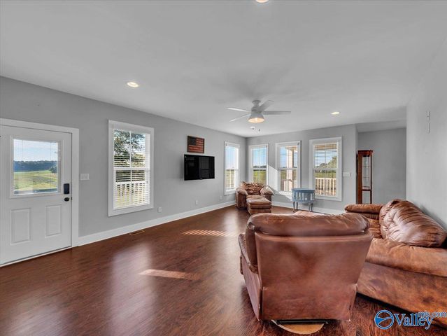 18242 Menefee Road, Athens, AL 35613
