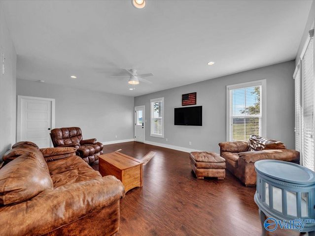 18242 Menefee Road, Athens, AL 35613
