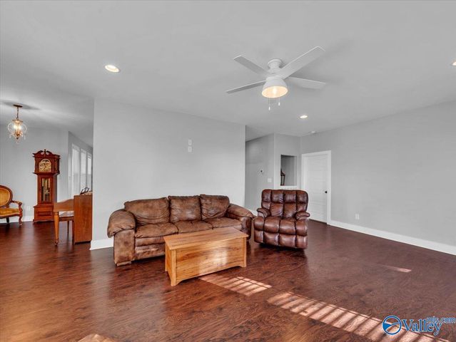18242 Menefee Road, Athens, AL 35613