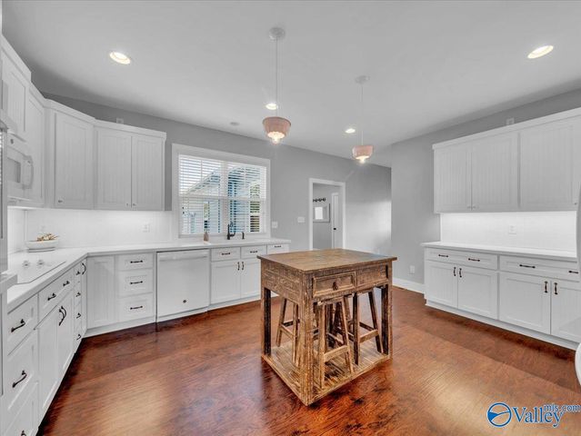18242 Menefee Road, Athens, AL 35613