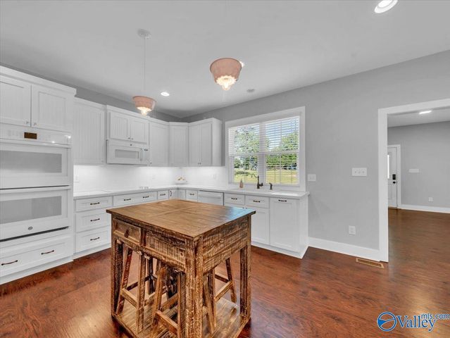 18242 Menefee Road, Athens, AL 35613