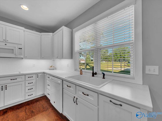 18242 Menefee Road, Athens, AL 35613