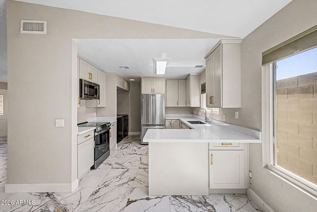 1510 E TARO Lane, Phoenix, AZ 85024
