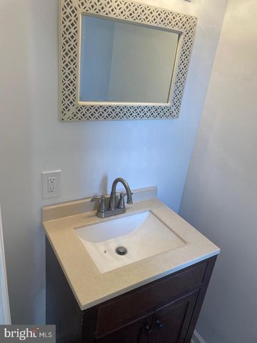 61 GENERAL AVE, Trenton, NJ 08618