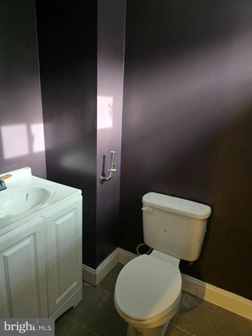 16 JONATHAN DR, Newark, DE 19702