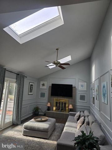 16 JONATHAN DR, Newark, DE 19702