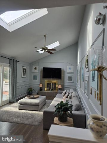 16 JONATHAN DR, Newark, DE 19702