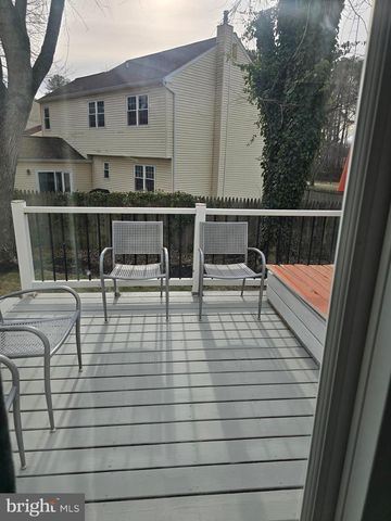 16 JONATHAN DR, Newark, DE 19702