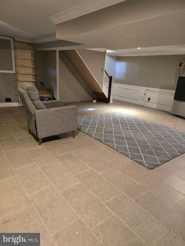 16 JONATHAN DR, Newark, DE 19702