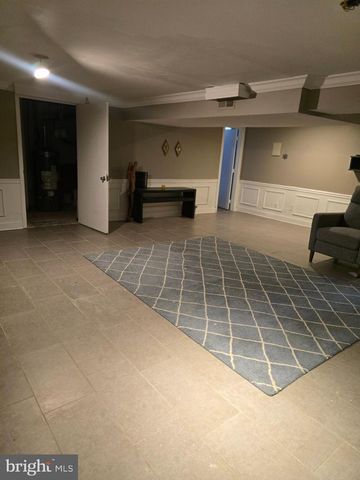 16 JONATHAN DR, Newark, DE 19702