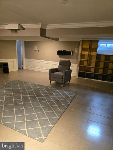 16 JONATHAN DR, Newark, DE 19702