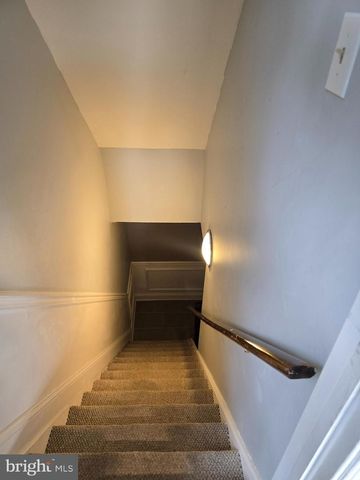 16 JONATHAN DR, Newark, DE 19702