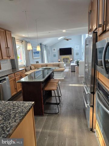 16 JONATHAN DR, Newark, DE 19702