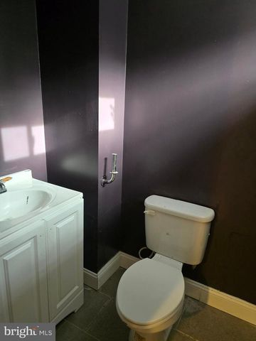 16 JONATHAN DR, Newark, DE 19702