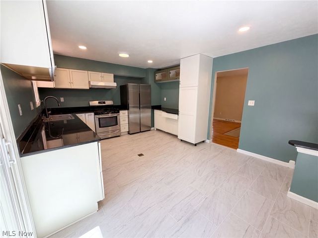 33170 Ledge Hill Drive, Solon, OH 44139