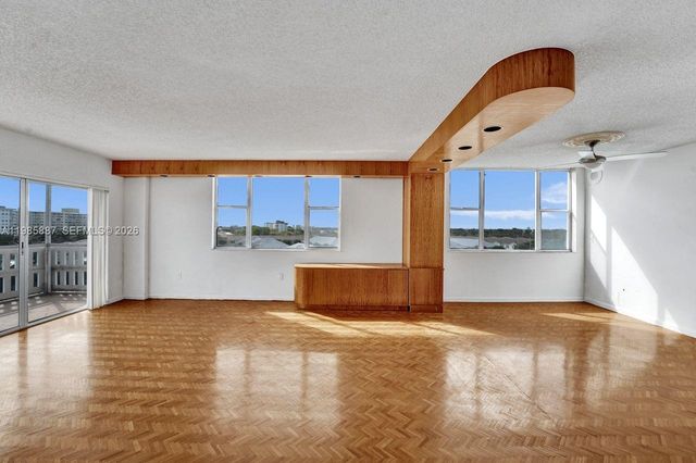 4001 Hillcrest Dr 602-4 602-4, Hollywood, FL 33021