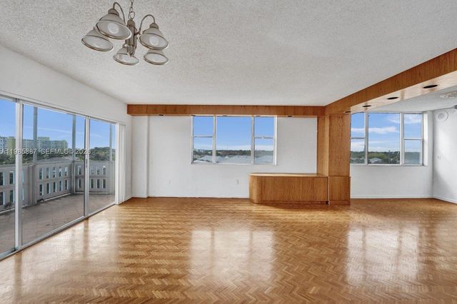4001 Hillcrest Dr 602-4 602-4, Hollywood, FL 33021