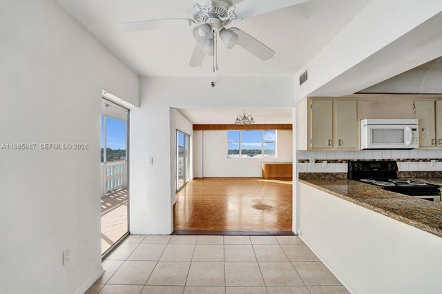 4001 Hillcrest Dr 602-4 602-4, Hollywood, FL 33021