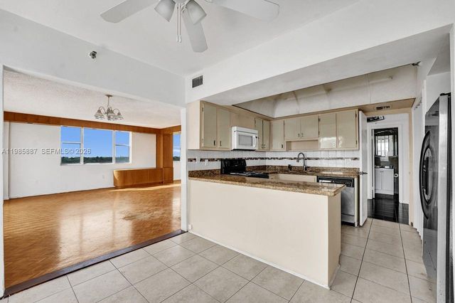 4001 Hillcrest Dr 602-4 602-4, Hollywood, FL 33021