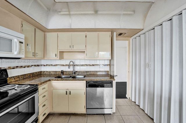 4001 Hillcrest Dr 602-4 602-4, Hollywood, FL 33021