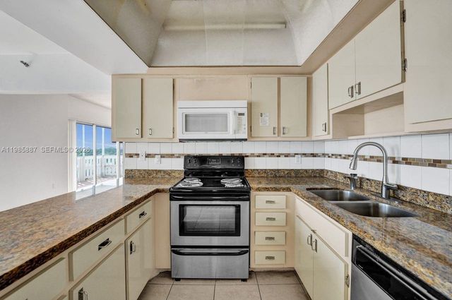 4001 Hillcrest Dr 602-4 602-4, Hollywood, FL 33021