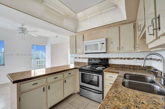 4001 Hillcrest Dr 602-4 602-4, Hollywood, FL 33021