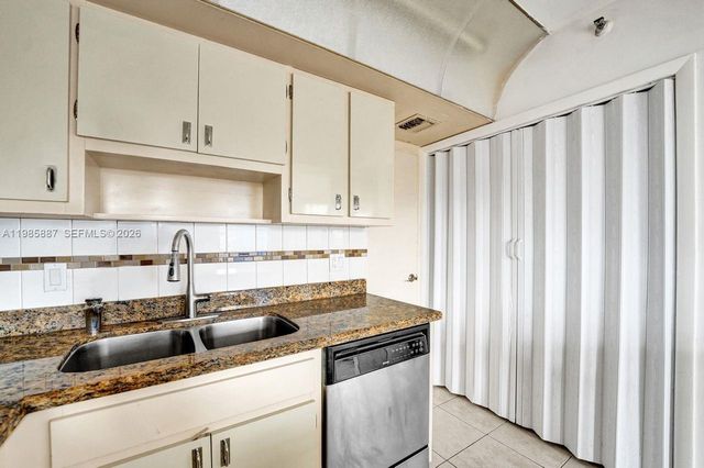 4001 Hillcrest Dr 602-4 602-4, Hollywood, FL 33021