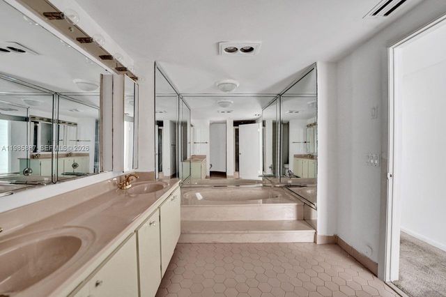 4001 Hillcrest Dr 602-4 602-4, Hollywood, FL 33021