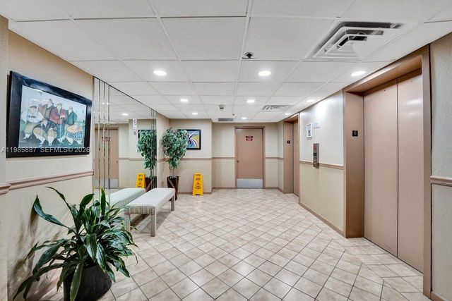 4001 Hillcrest Dr 602-4 602-4, Hollywood, FL 33021
