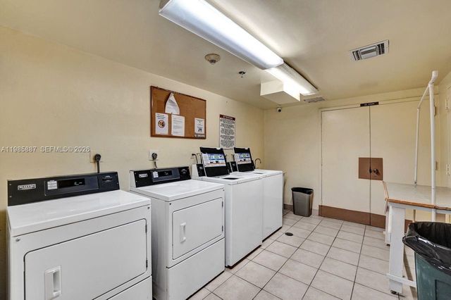 4001 Hillcrest Dr 602-4 602-4, Hollywood, FL 33021