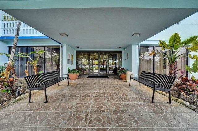 4001 Hillcrest Dr 602-4 602-4, Hollywood, FL 33021