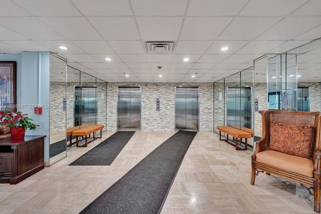 4001 Hillcrest Dr 602-4 602-4, Hollywood, FL 33021
