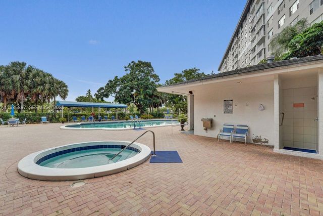 4001 Hillcrest Dr 602-4 602-4, Hollywood, FL 33021