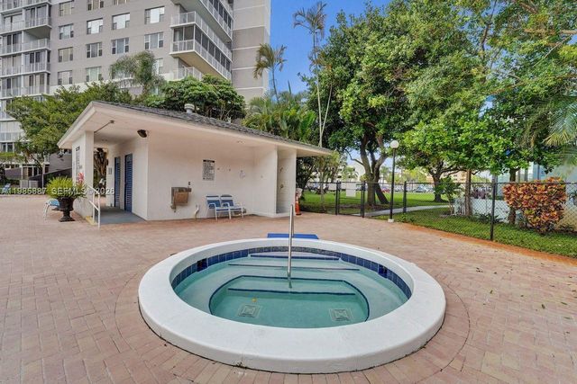 4001 Hillcrest Dr 602-4 602-4, Hollywood, FL 33021