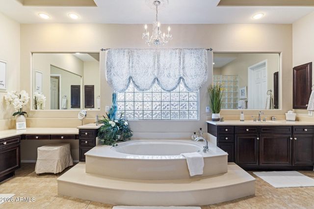 4262 E MEADOWVIEW Drive, Gilbert, AZ 85298
