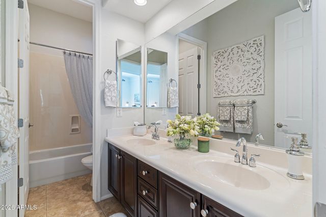 4262 E MEADOWVIEW Drive, Gilbert, AZ 85298