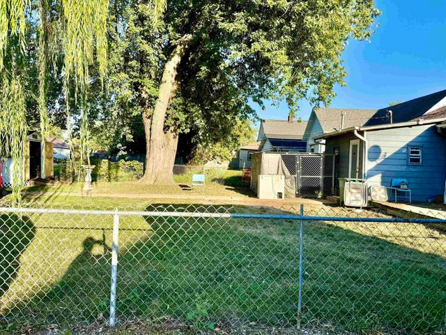 1822 W 7th Street, Muncie, IN 47302