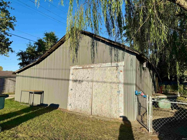 1822 W 7th Street, Muncie, IN 47302