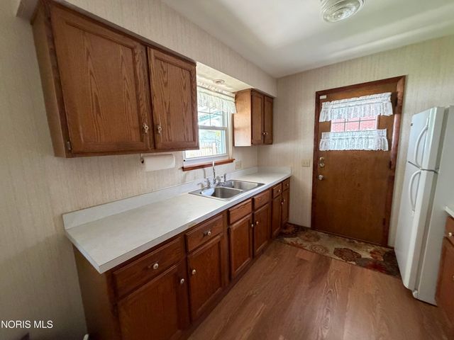 333 Danesmoor Road, Holland, OH 43528