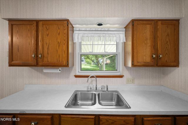 333 Danesmoor Road, Holland, OH 43528