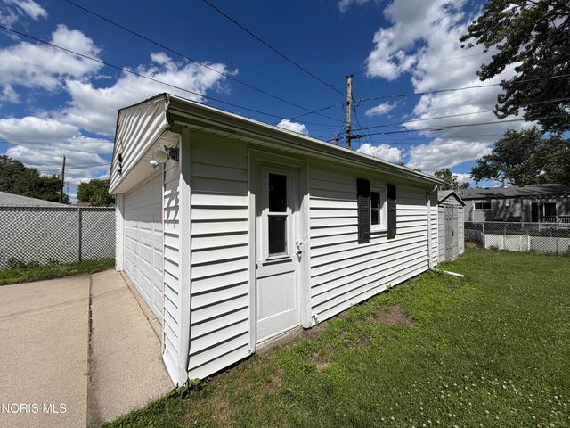 333 Danesmoor Road, Holland, OH 43528