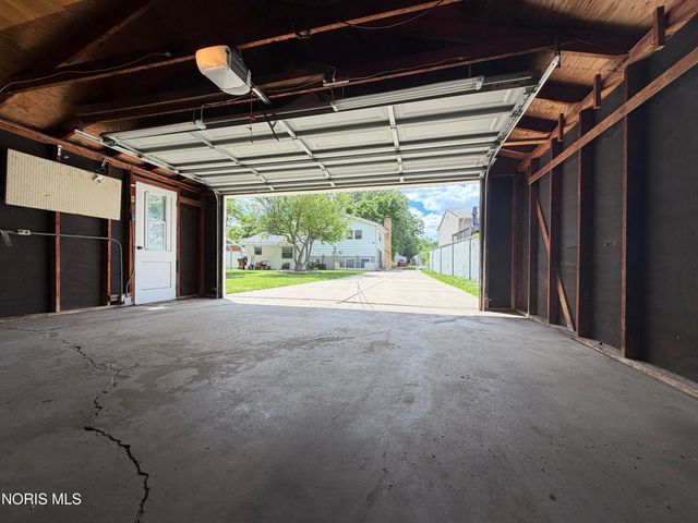 333 Danesmoor Road, Holland, OH 43528
