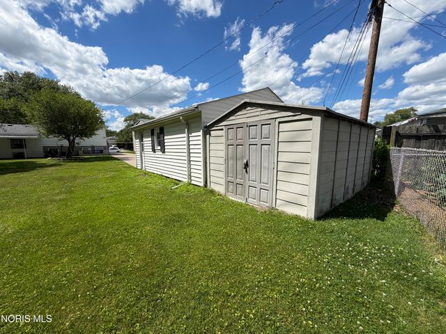 333 Danesmoor Road, Holland, OH 43528