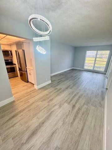 315 Circle Drive S 102, Boynton Beach, FL 33435