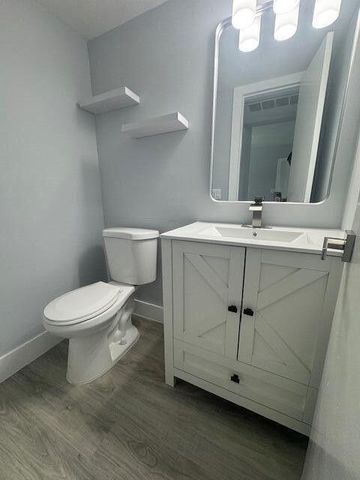 315 Circle Drive S 102, Boynton Beach, FL 33435