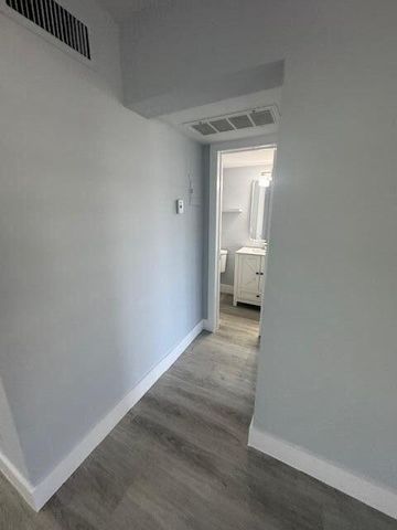 315 Circle Drive S 102, Boynton Beach, FL 33435