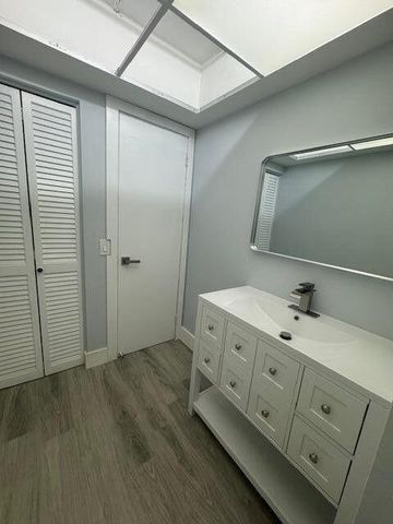 315 Circle Drive S 102, Boynton Beach, FL 33435